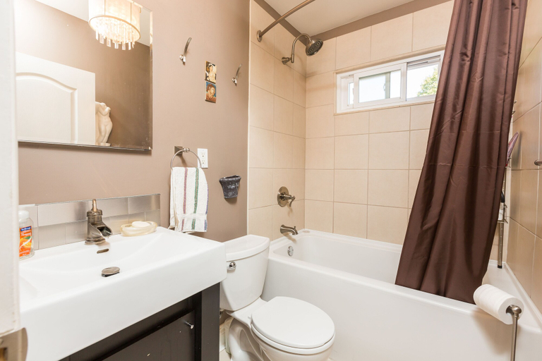 Bathroom 4, Applewood Suites - Sherway Gardens, Toronto