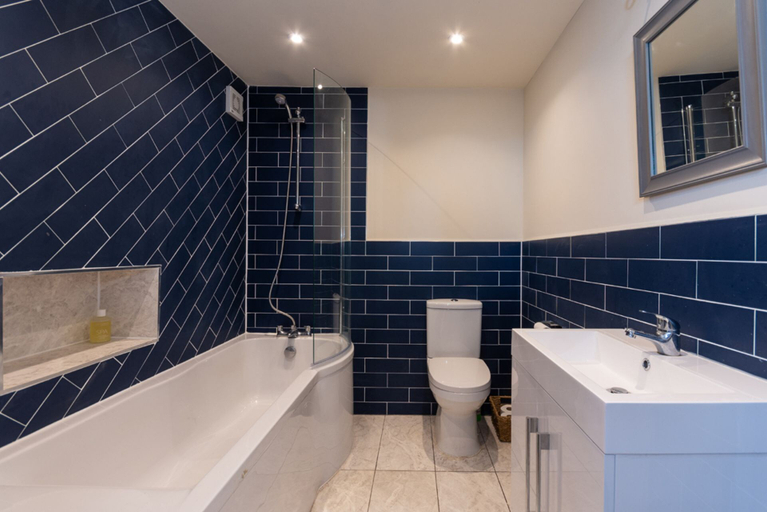 Bathroom 4, Stunning Shore Front House in Historic Cellardyke, Fife