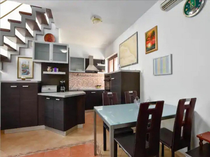 Others 5, Villa Dore, Supetar