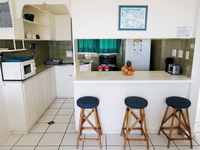Others 5, Claridges 302, Ugu