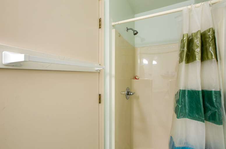 Bathroom 2, 19MBR - Hot Tub - Sauna - BBQ - Pets Ok - WiFi - Sleeps 10, Whatcom