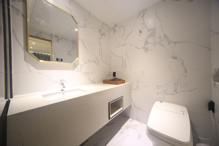 Bathroom 5, H Avenue Hotel, Dongnae