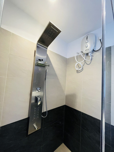 Bathroom 4, Bayfront, Weligama