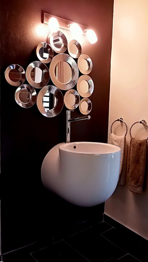 Bathroom, La Bulle verte, Saint-Pierre
