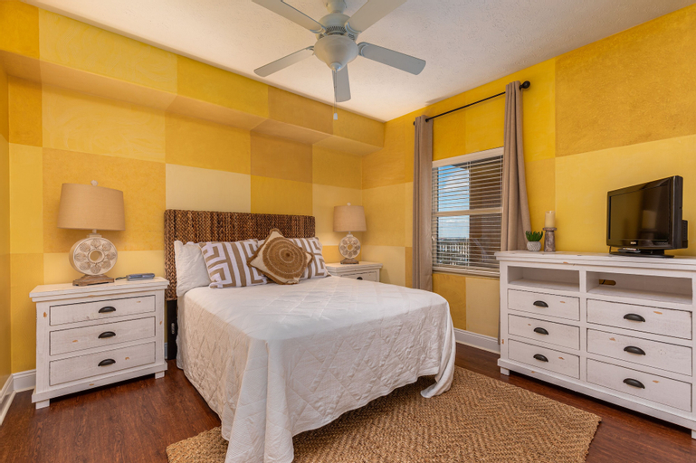 Bedroom 3, Treasure Island 1207, Bay