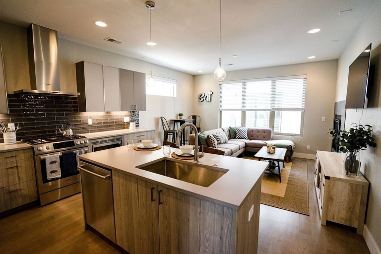 Others 4, Mile High Lifestyle Townhome in Golden Triangle Rooftop Views, Denver