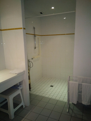 Bathroom 4, Hotel du Donjon, Charente-Maritime