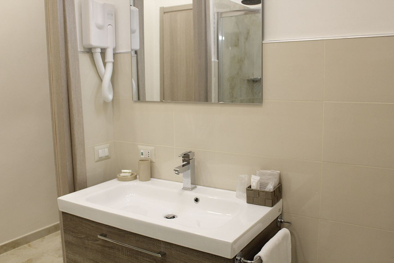 Bathroom 4, B&B Napolimilionaria 2, Napoli
