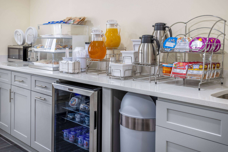 Food & Drinks 5, Days Inn by Wyndham Grayson, Carter
