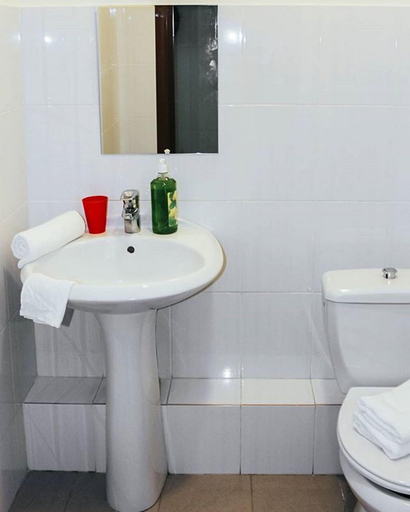 Bathroom 3, MosHostel, Central