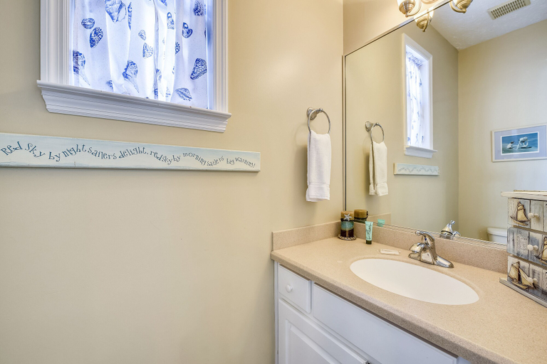Bathroom 3, Beach Bungalow by Book That Condo, Bay