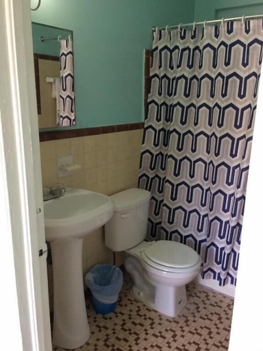 Bathroom 4, Skylark Motel, Taylor