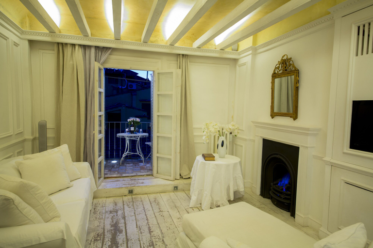 Others 3, White Home by Mmega, Florence