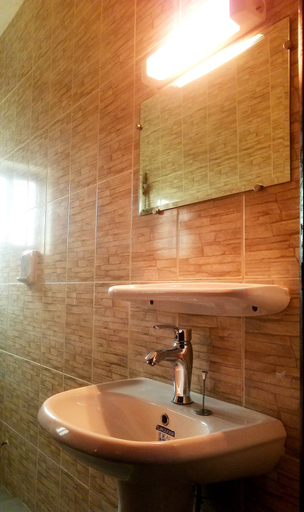 Bathroom 3, KP Hotel Cotonou, Cotonou