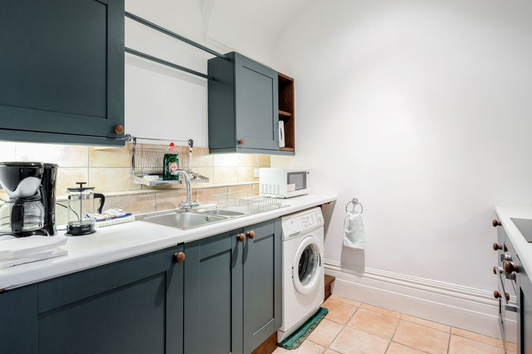 Others 4, Charming Grand One bedroom, London