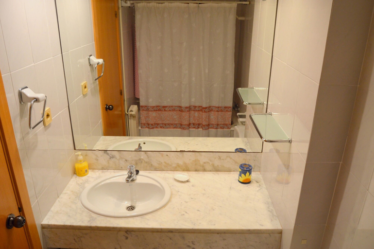 Bathroom 4, Apartments Soleil Tossa 4, Girona