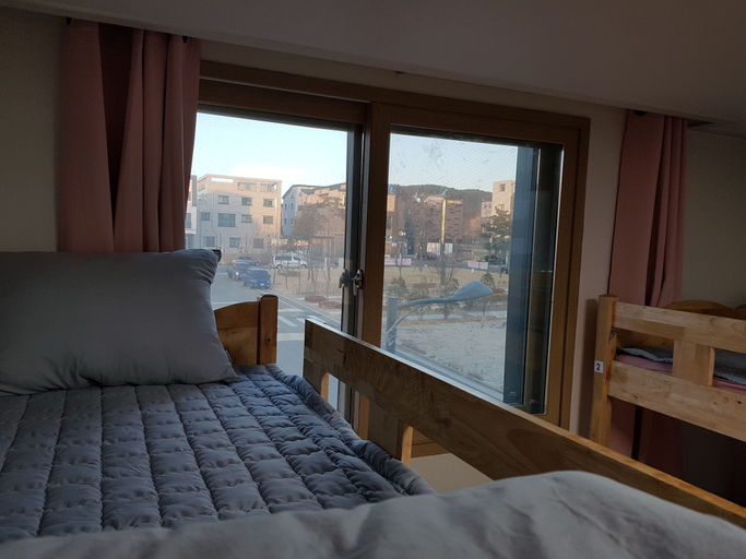 Bedroom 3, Buzz Guest House - Hostel, Jung