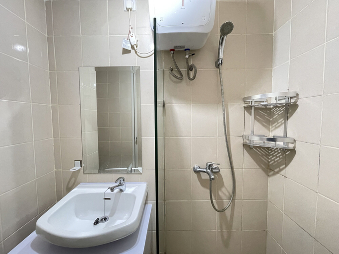 Bathroom 3, Luxury And Spacious 1Br Apartment At Parahyangan Residence Bandung, Bandung