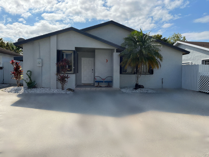 Exterior & Views 2, Amazing & cozy Duplex near Zoo Miami, Miami-Dade