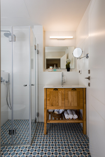 Bathroom 4, Contemporary & Texture-Rich Hideaway