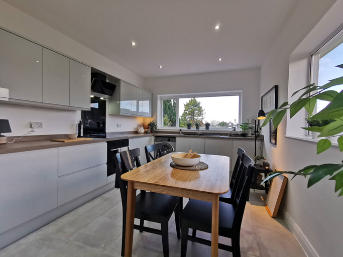 Others 2, Beech Dreams - Stylish Place to Stay, Conwy