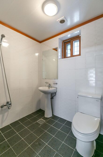 Bathroom 4, Hongcheon Valley Pension, Hongcheon