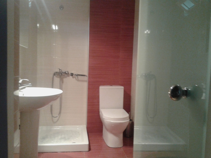 Bathroom 5, Petras Beach, Crete