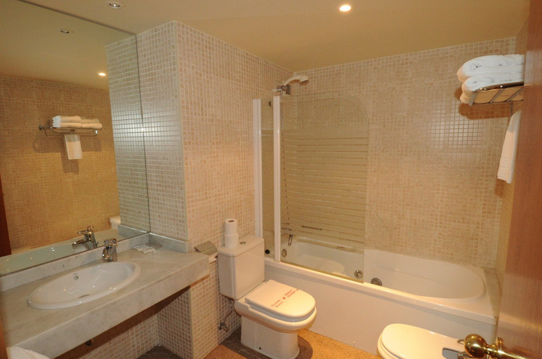 Bathroom 5, Aparthotel Solé, Lleida