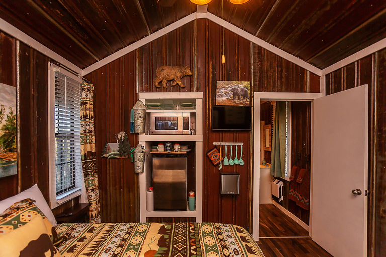 Others 5, Yeti Cabin, Polk