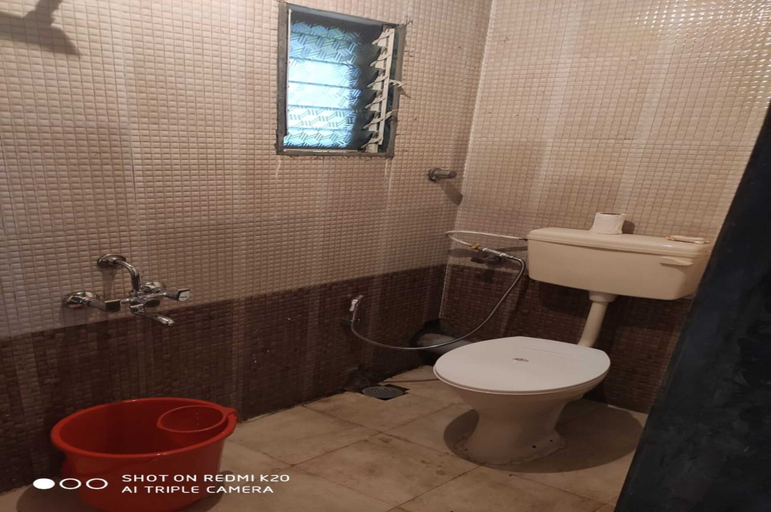 Bathroom 3, Campistaan Vakan, Raigarh