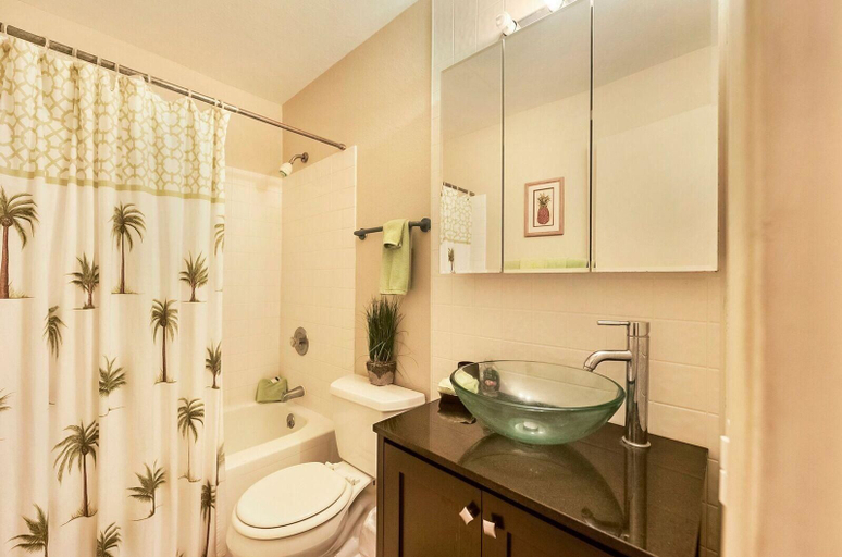 Bathroom 3, Kona Isle C24, Hawaii