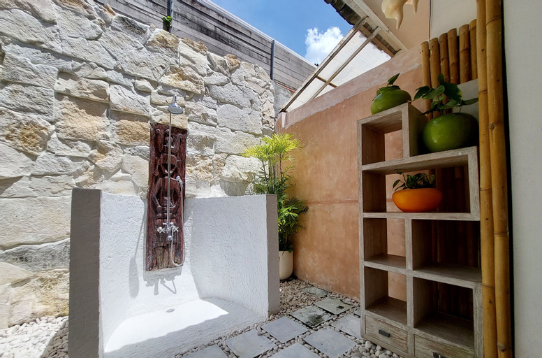 Exterior & Views 23