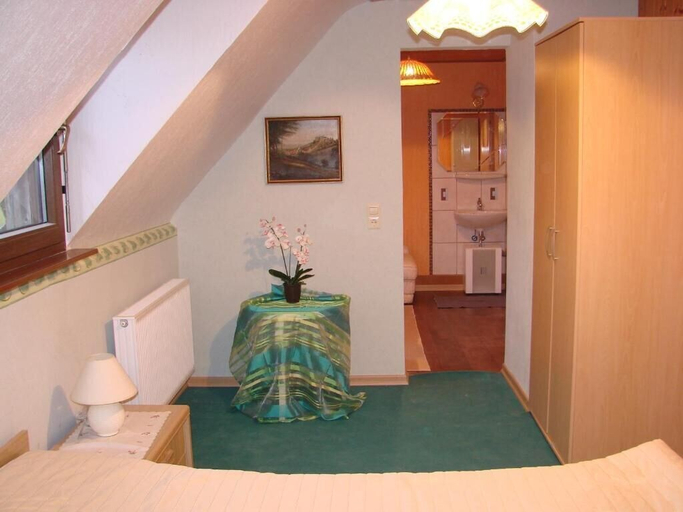 Bedroom 3, Gästehaus Alexanna, Baden-Baden