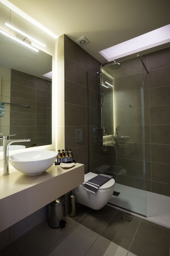 Bathroom 3, Sunny Bay Hotel, Crete