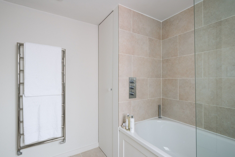 Bathroom 4, Ultra luxurious London home for 5-7, London