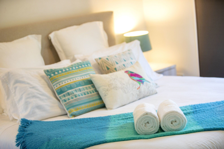 Bedroom 1, 3BR Beach Escape AC Pool Tennis Wine Coffee Netflx, Maroochy - Mooloolaba
