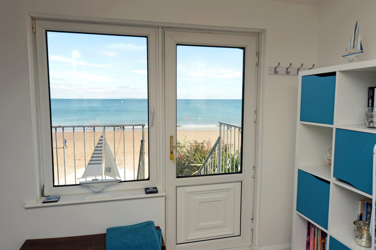 Others 4, Gone to the Beach - Sea Views, Direct Beach Access, Pembrokeshire