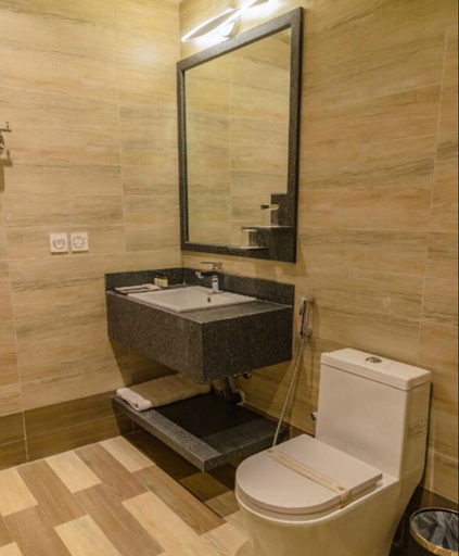 Bathroom 5, Seven Palaces
