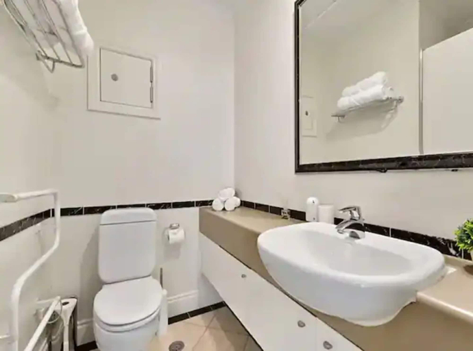 Bathroom, Pool, Gym And Style In The Cbd, Waitakere