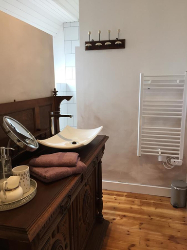 Bathroom 5, L'Ermitage, Manche
