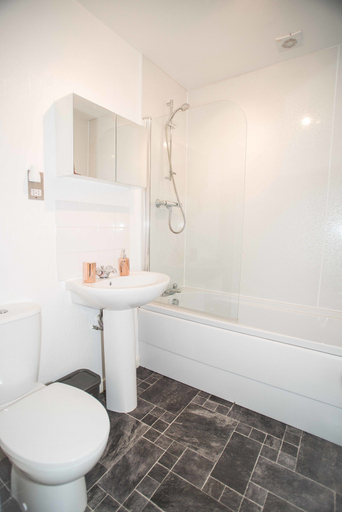 Bathroom 3, Great City Apartment, Aberdeen
