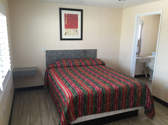 Bedroom 3, Ace Budget Motel, San Diego