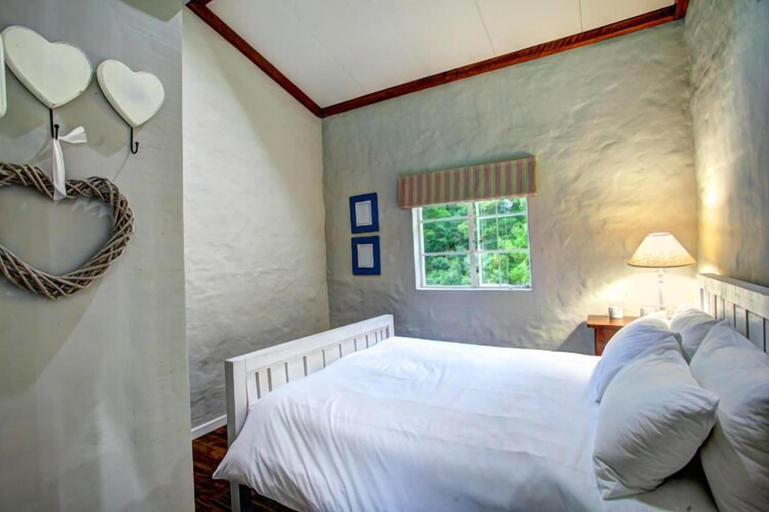 Bedroom 2, Oakhurst Farm Cottages, Eden