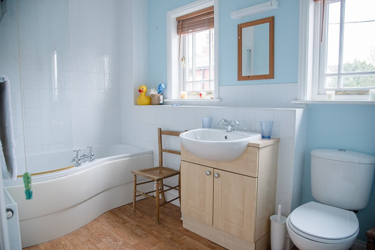 Bathroom 4, 16 Hartington, Aldeburgh, Suffolk