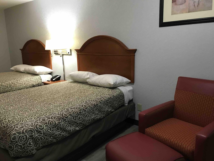 Bedroom 3, Walnut Inn Motel, McIntosh