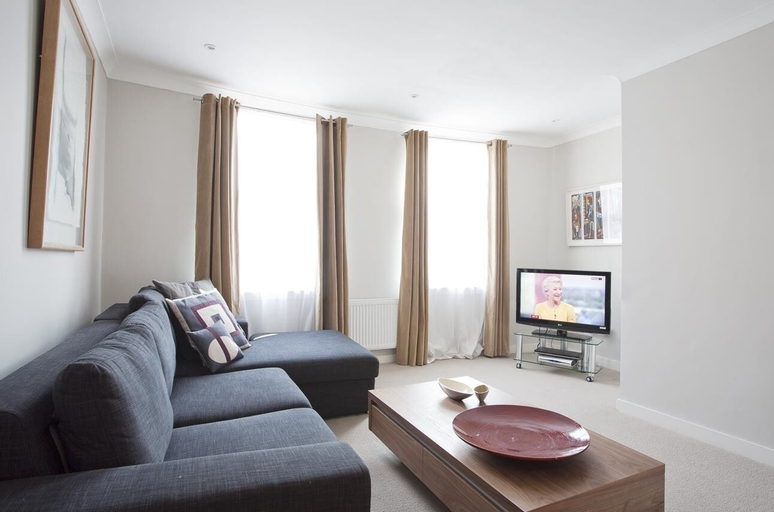 Others 5, Central Apartment with Wifi, London