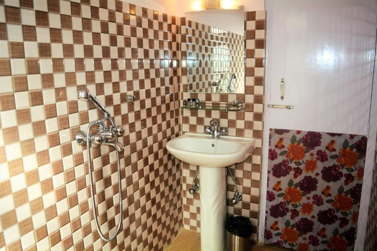 Bathroom 2, Rufina Lachung De'Crown, North Sikkim