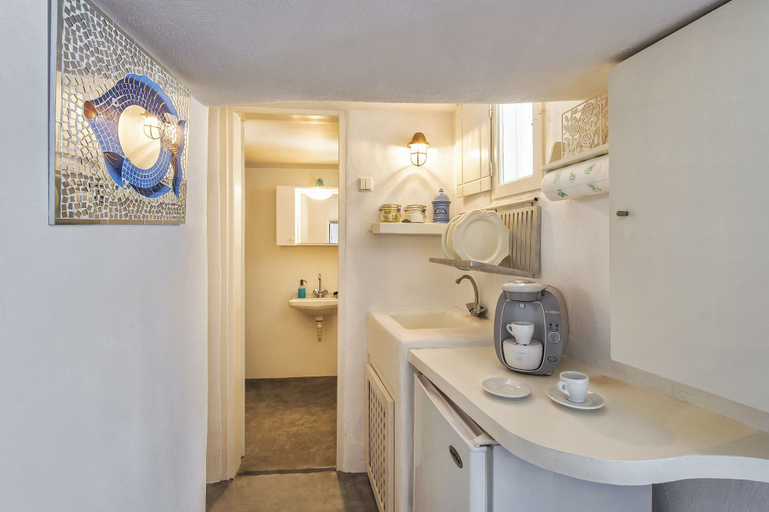 Bathroom 4, Pyrgos 3-bed Villa, Sleeps 8, With Pool and Aircon, South Aegean