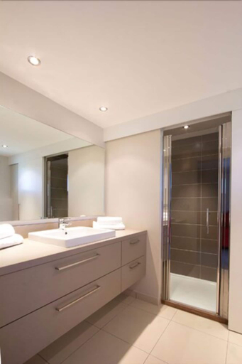Bathroom 3, Costa Nera, Corse-du-Sud