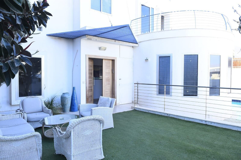 Exterior & Views 2, Casa de la familia